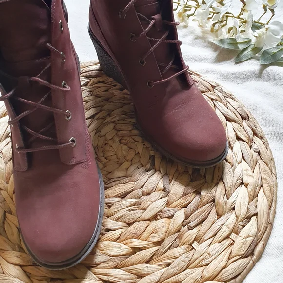 Timberland | Amston Wedge Boots in Dark Port Burgundy, USW9 - Picture 3 of 6